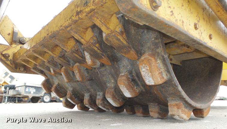 image for item DA7440 1988 Caterpillar CP-323 single drum vibratory roller