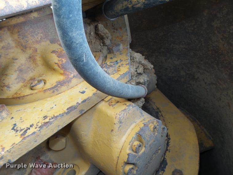 image for item DA7440 1988 Caterpillar CP-323 single drum vibratory roller