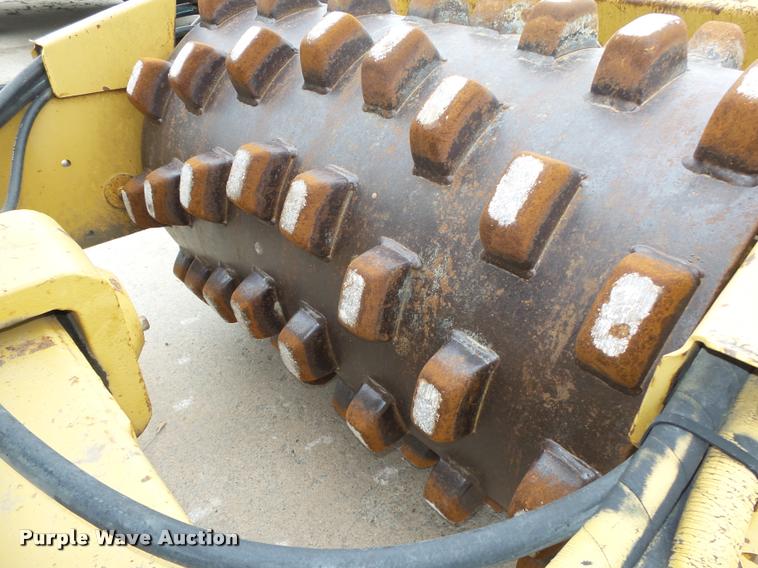 image for item DA7440 1988 Caterpillar CP-323 single drum vibratory roller