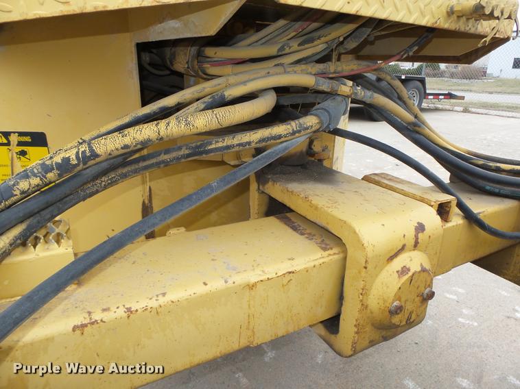 image for item DA7440 1988 Caterpillar CP-323 single drum vibratory roller