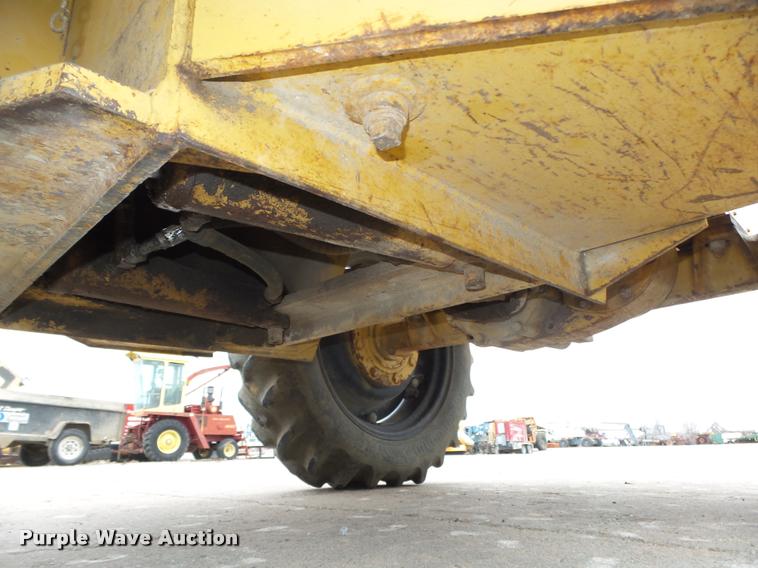 image for item DA7440 1988 Caterpillar CP-323 single drum vibratory roller