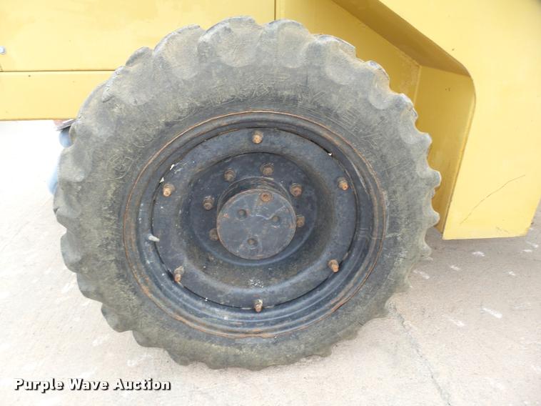 image for item DA7440 1988 Caterpillar CP-323 single drum vibratory roller