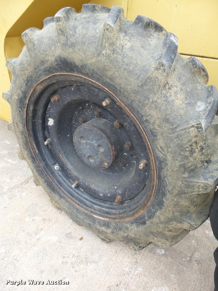 image for item DA7440 1988 Caterpillar CP-323 single drum vibratory roller