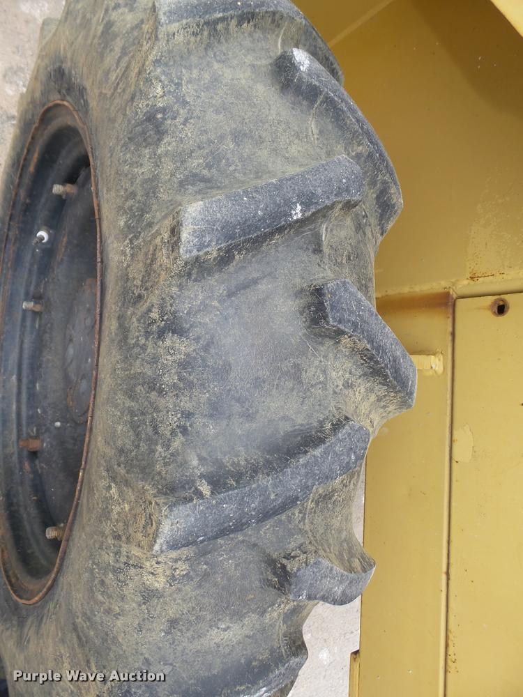 image for item DA7440 1988 Caterpillar CP-323 single drum vibratory roller