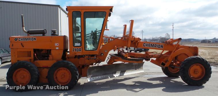 image for item DA7444 1981 Champion 710A motor grader