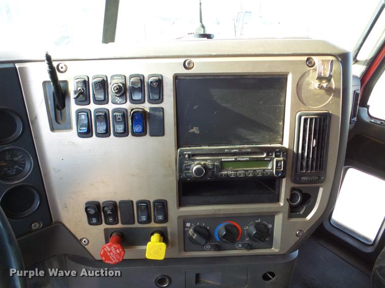 image for item DA7447 2008 Mack Vision dump truck