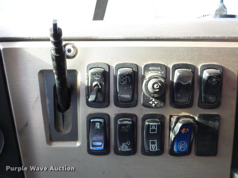 image for item DA7447 2008 Mack Vision dump truck