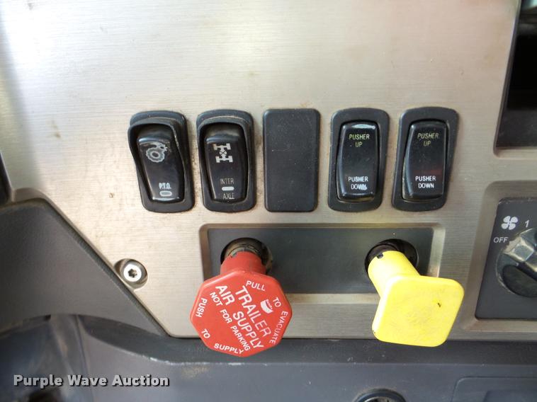 image for item DA7447 2008 Mack Vision dump truck