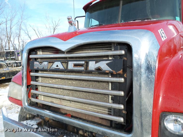 image for item DA7447 2008 Mack Vision dump truck