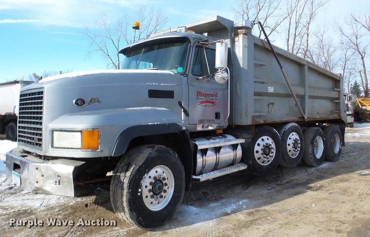 image for item DA7448 2003 Mack CL713 dump truck