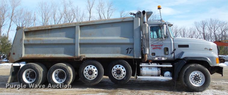 image for item DA7448 2003 Mack CL713 dump truck
