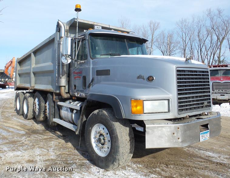 image for item DA7448 2003 Mack CL713 dump truck