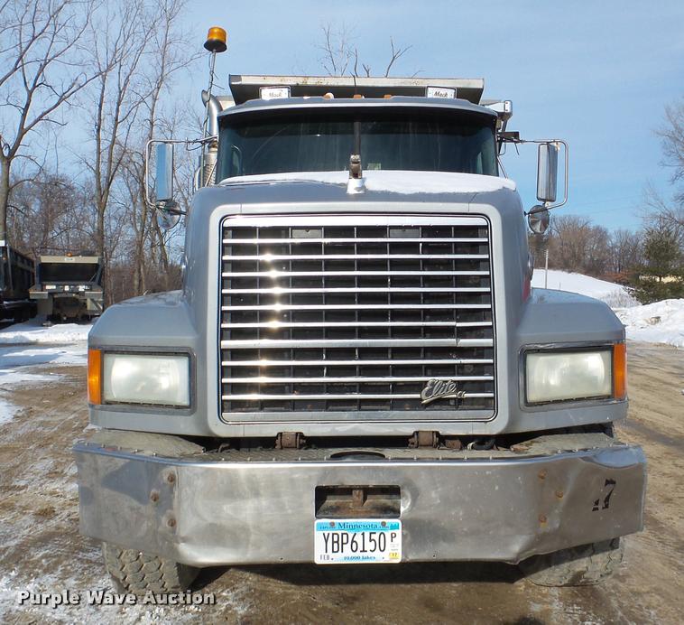 image for item DA7448 2003 Mack CL713 dump truck