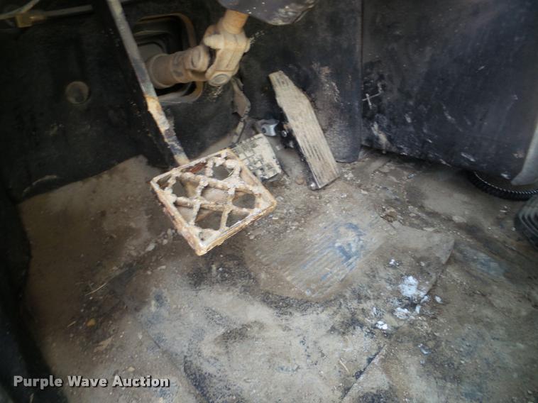 image for item DA7448 2003 Mack CL713 dump truck