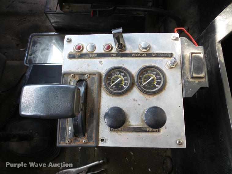 image for item DA7448 2003 Mack CL713 dump truck