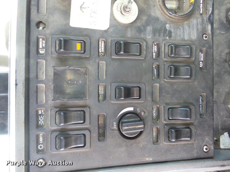 image for item DA7448 2003 Mack CL713 dump truck