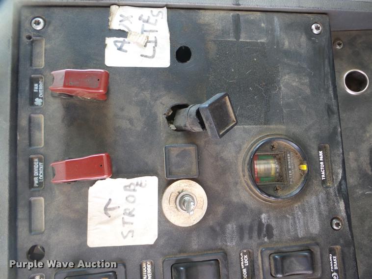 image for item DA7448 2003 Mack CL713 dump truck