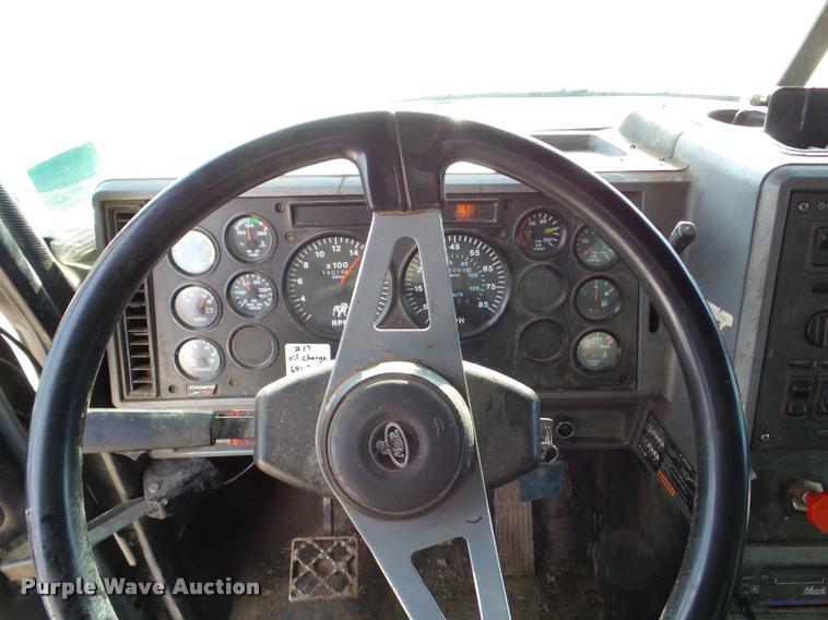 image for item DA7448 2003 Mack CL713 dump truck