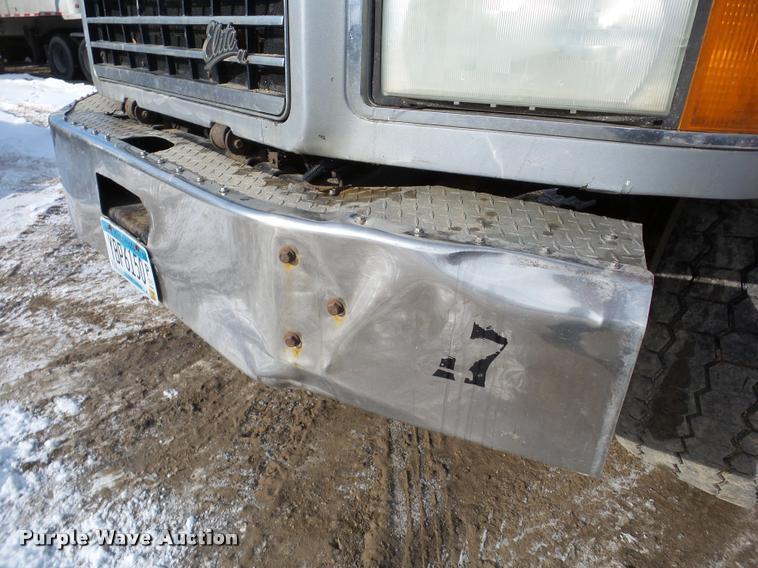 image for item DA7448 2003 Mack CL713 dump truck