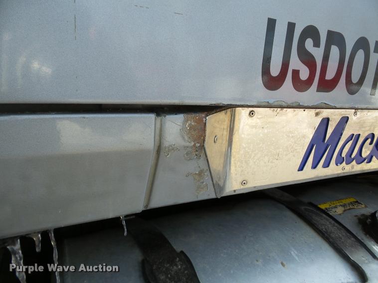 image for item DA7448 2003 Mack CL713 dump truck