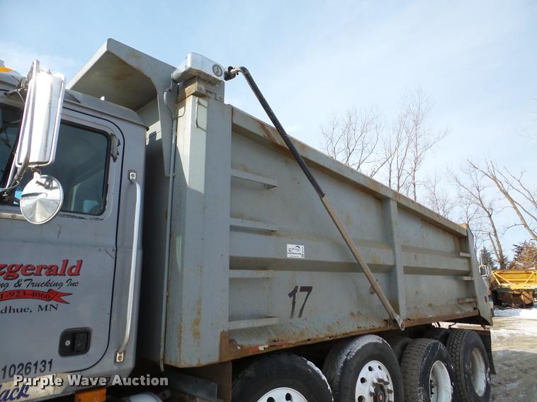 image for item DA7448 2003 Mack CL713 dump truck