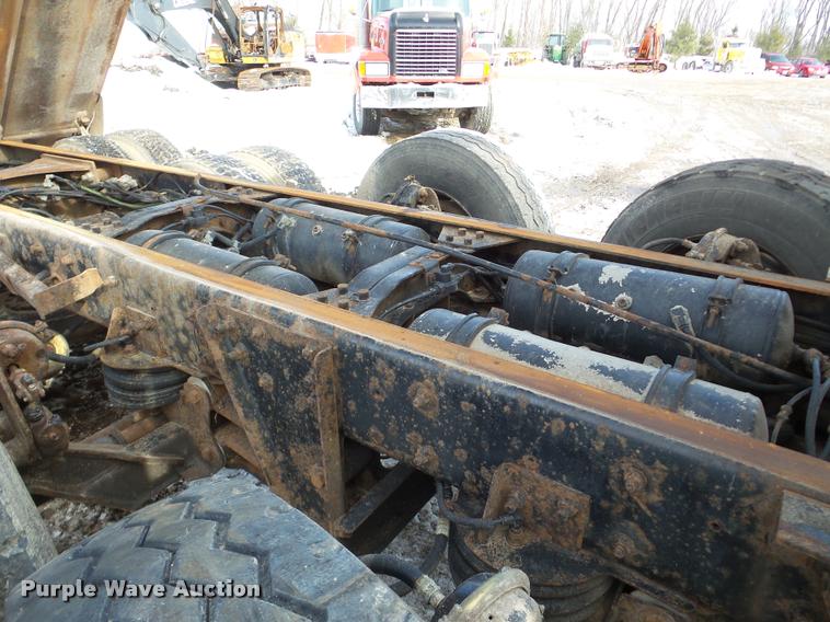 image for item DA7448 2003 Mack CL713 dump truck