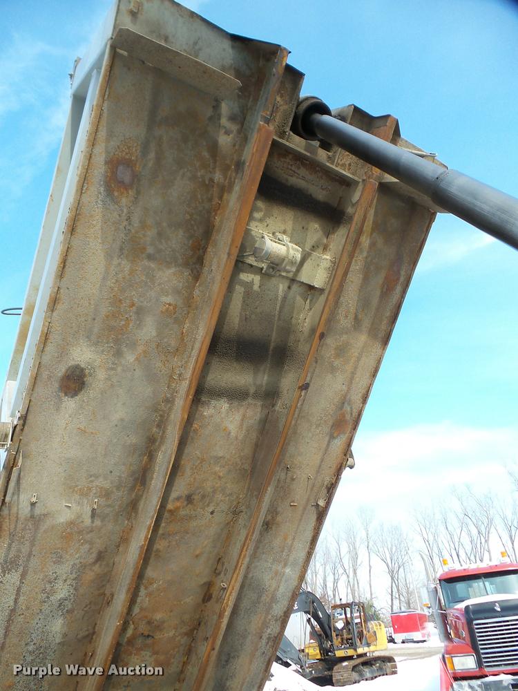 image for item DA7448 2003 Mack CL713 dump truck