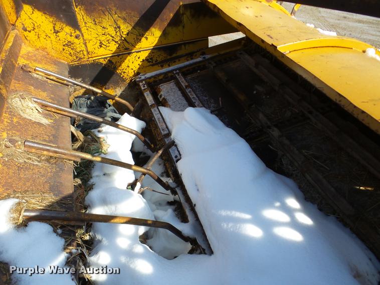 image for item DA7452 HayBuster 256 Big BaleBuster bale processor