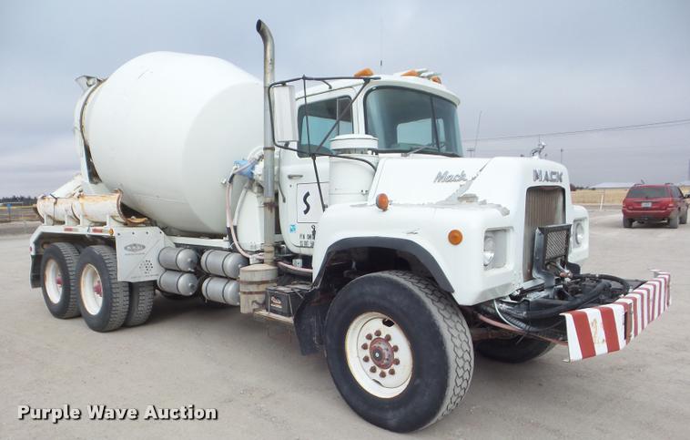 image for item DA7674 1978 Mack ready mix truck