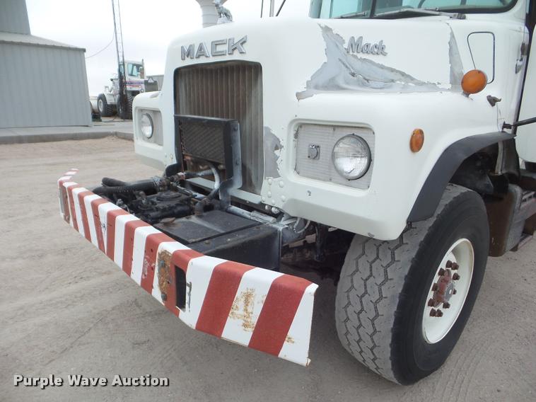 image for item DA7674 1978 Mack ready mix truck