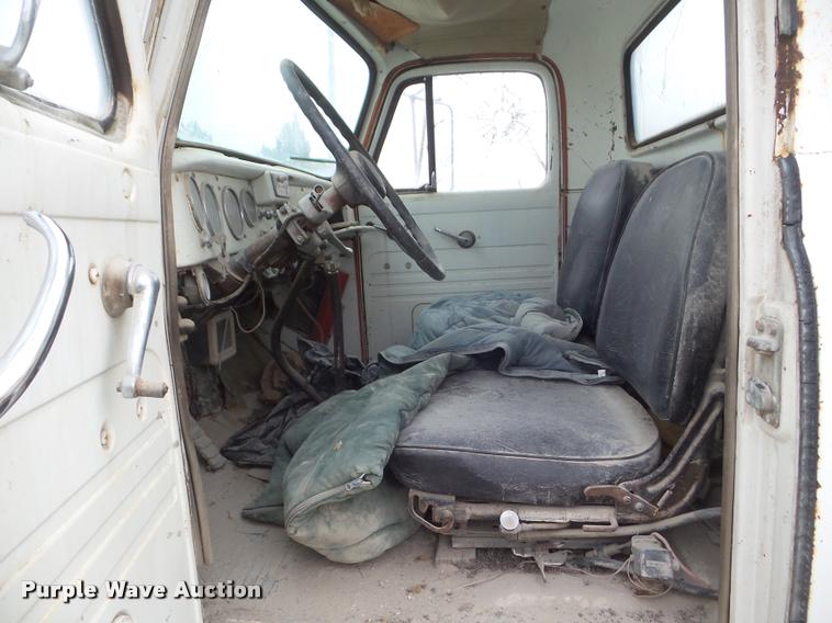 image for item DA7675 1958 International RF192 ready mix truck