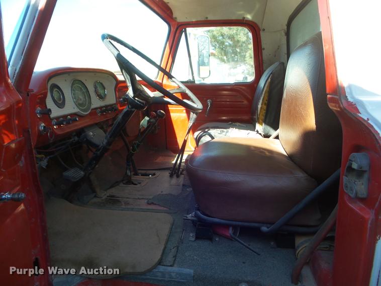 image for item DA7680 1964 Ford F800 dump truck