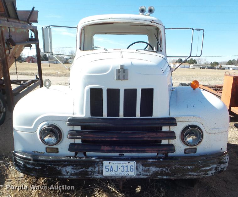 image for item DA7682 1958 International R190 truck chassis