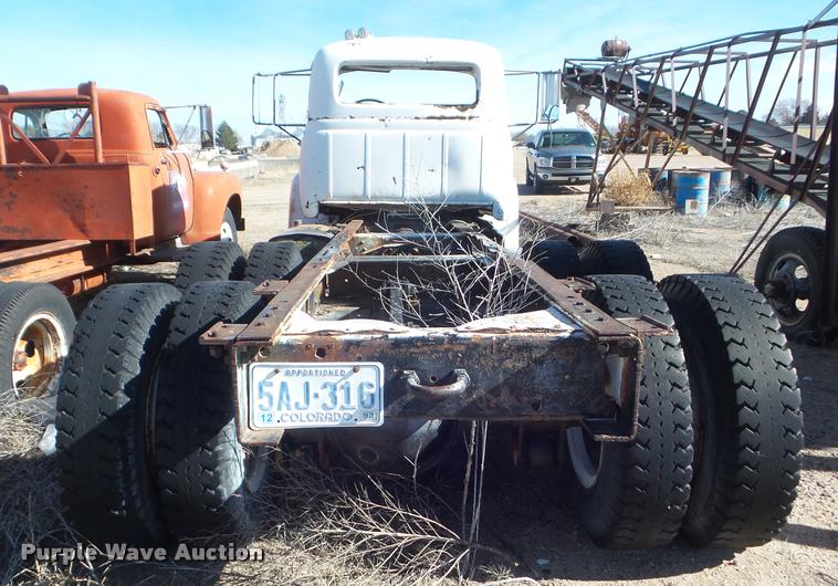 image for item DA7682 1958 International R190 truck chassis