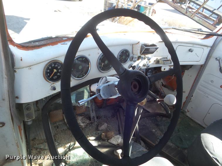 image for item DA7682 1958 International R190 truck chassis