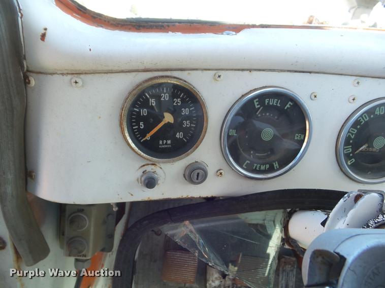 image for item DA7682 1958 International R190 truck chassis
