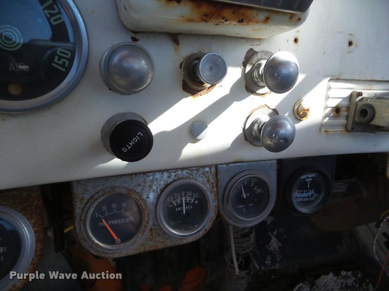 image for item DA7682 1958 International R190 truck chassis