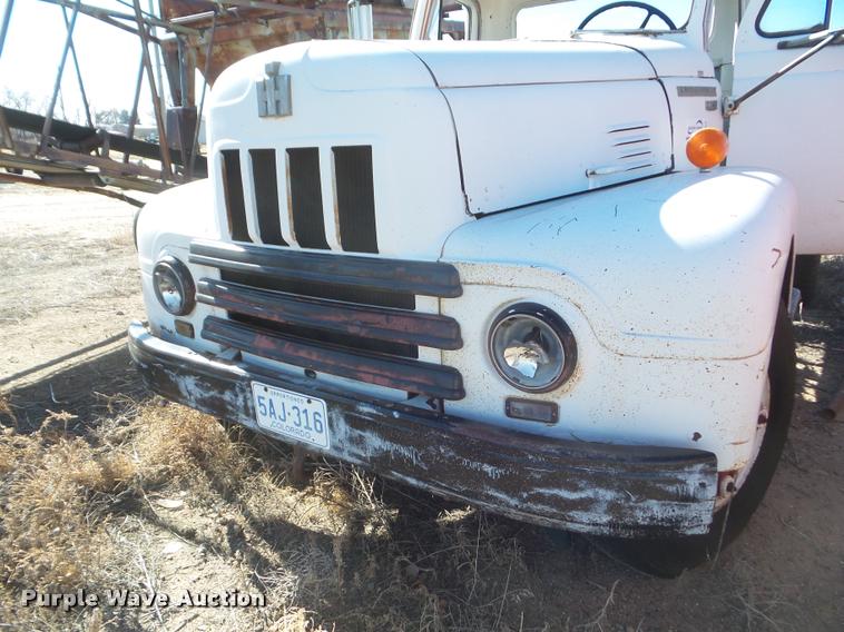 image for item DA7682 1958 International R190 truck chassis