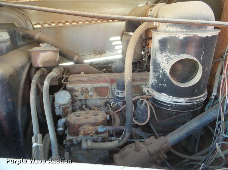 image for item DA7682 1958 International R190 truck chassis