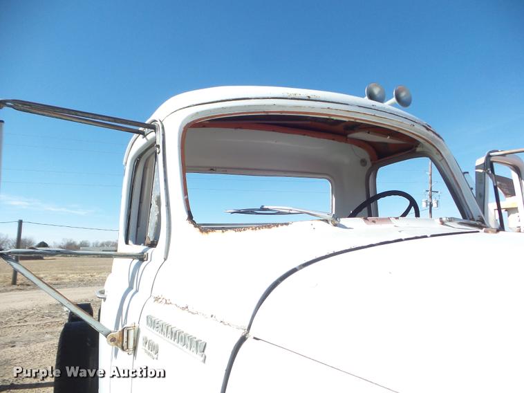 image for item DA7682 1958 International R190 truck chassis