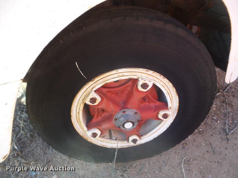 image for item DA7682 1958 International R190 truck chassis