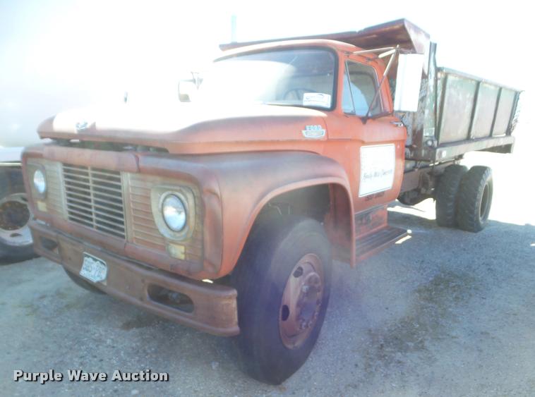image for item DA7683 1964 Ford F800 dump truck