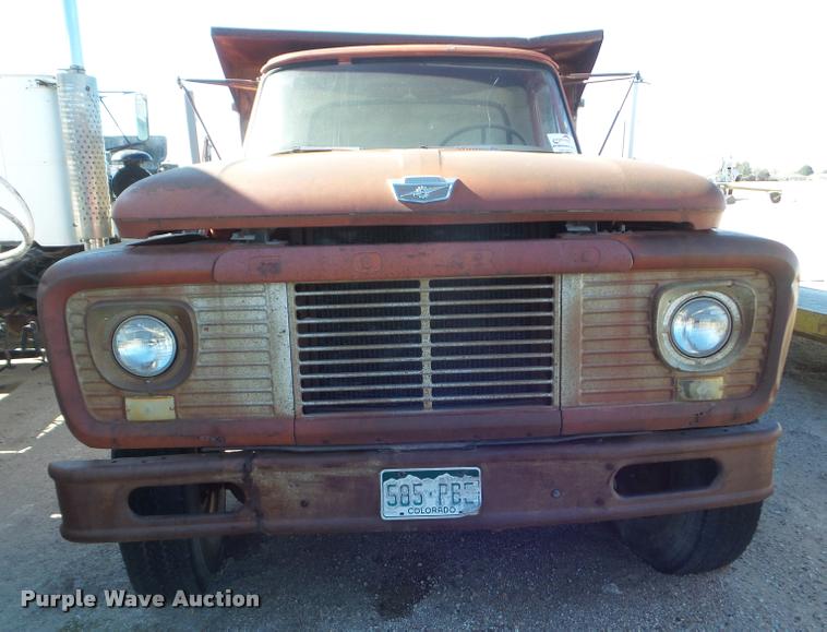 image for item DA7683 1964 Ford F800 dump truck