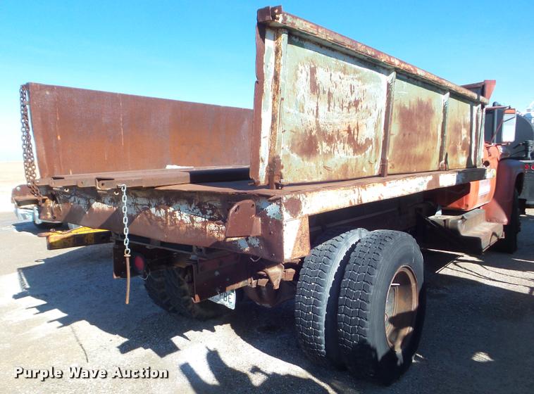 image for item DA7683 1964 Ford F800 dump truck