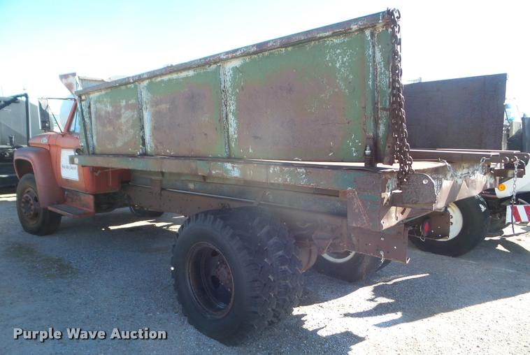 image for item DA7683 1964 Ford F800 dump truck