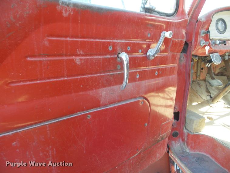 image for item DA7683 1964 Ford F800 dump truck