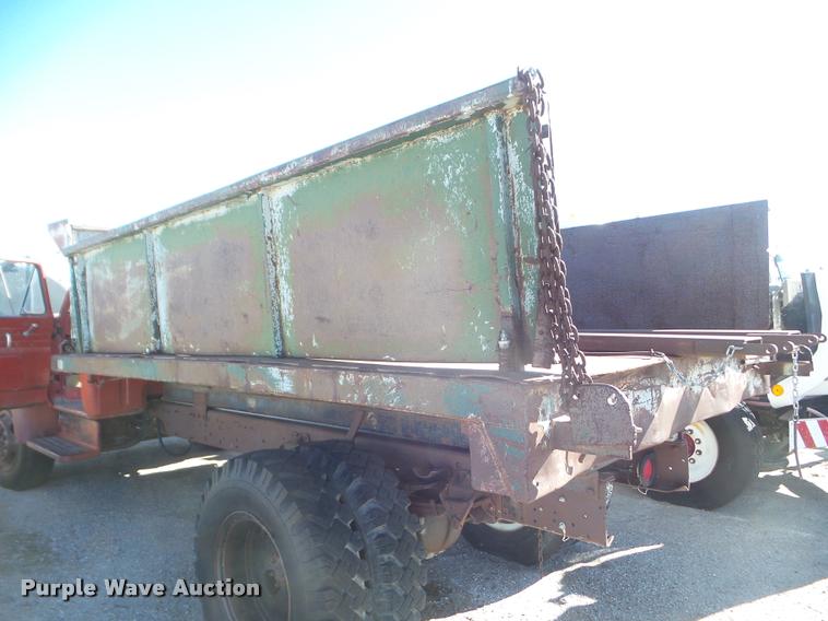 image for item DA7683 1964 Ford F800 dump truck