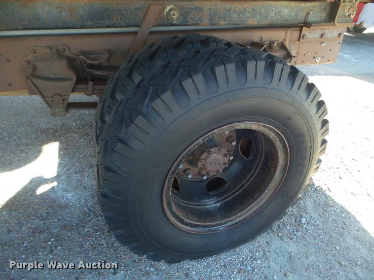 image for item DA7683 1964 Ford F800 dump truck
