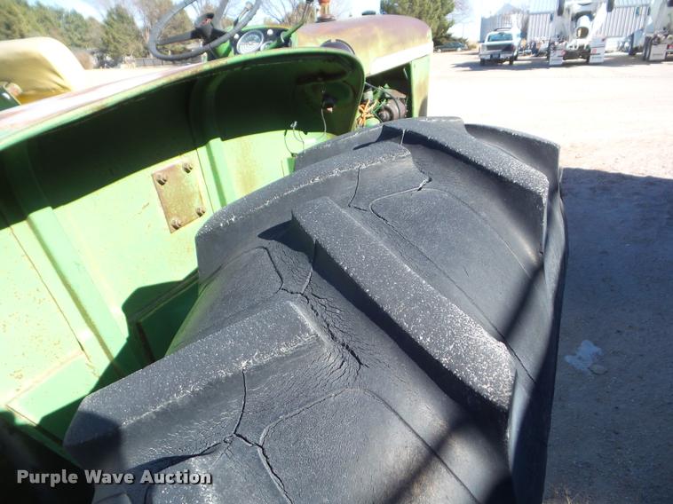 image for item DA7685 1962 John Deere 2010 tractor