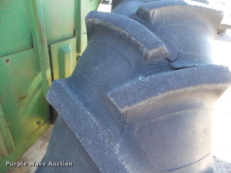 image for item DA7685 1962 John Deere 2010 tractor